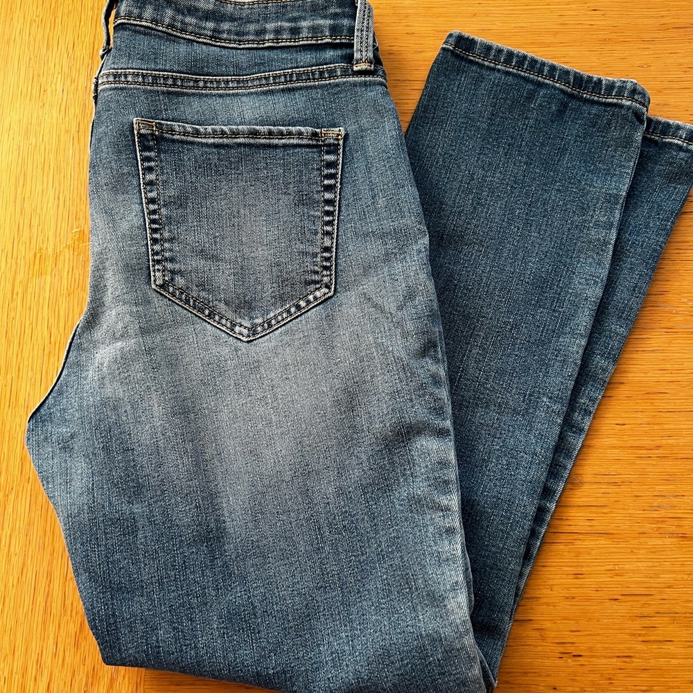 a.n.a. Jeans.  2️⃣